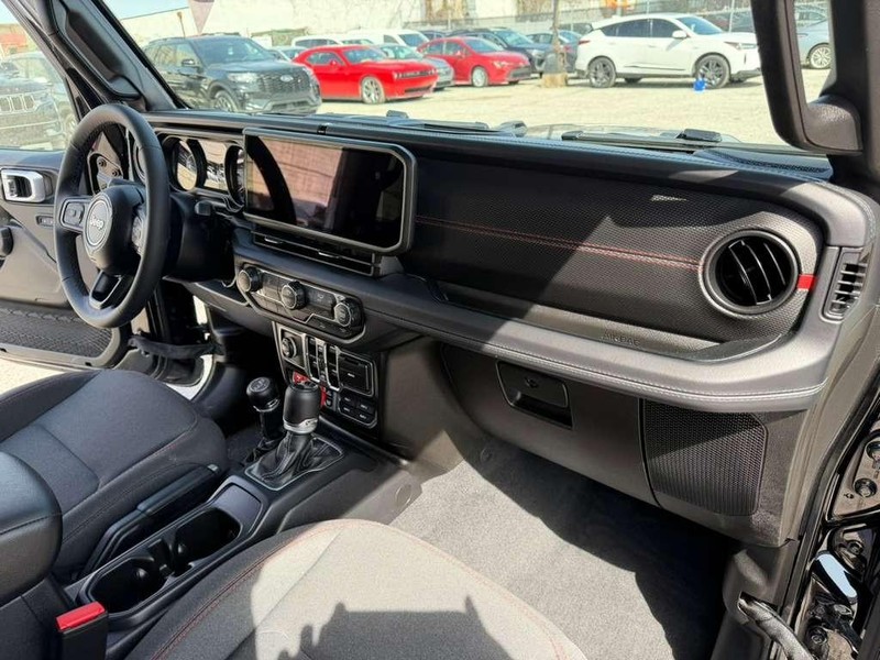 Jeep Wrangler Vehicle Full-screen Gallery Image 27