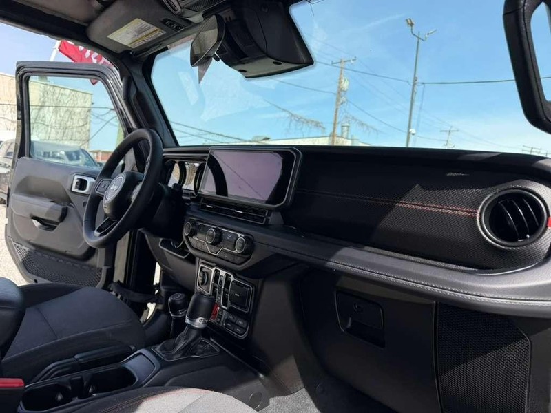 Jeep Wrangler Vehicle Full-screen Gallery Image 28