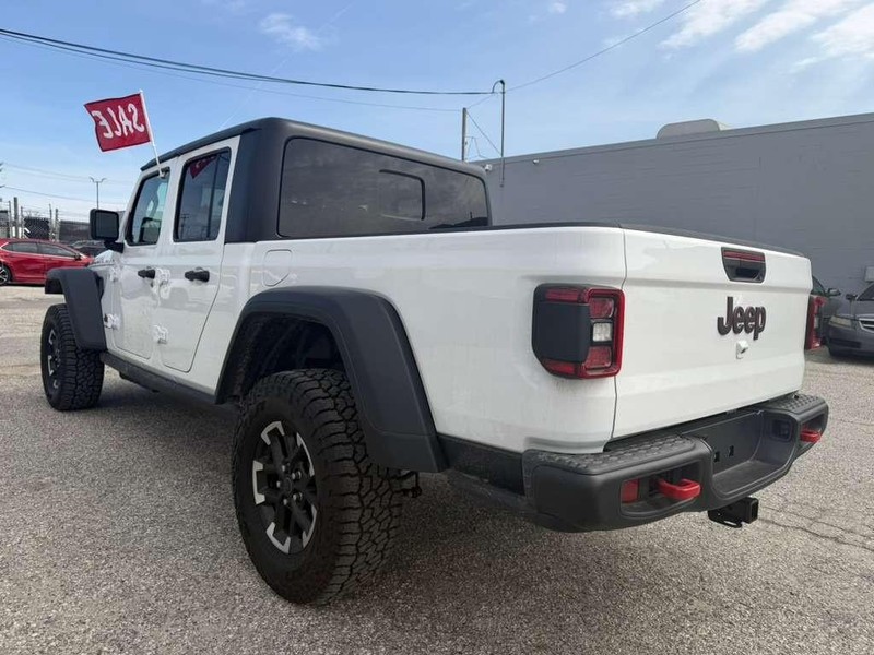 Jeep Gladiator Vehicle Full-screen Gallery Image 13