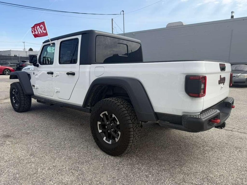 Jeep Gladiator Vehicle Full-screen Gallery Image 15