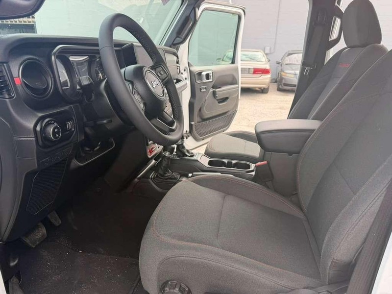 Jeep Gladiator Vehicle Full-screen Gallery Image 16