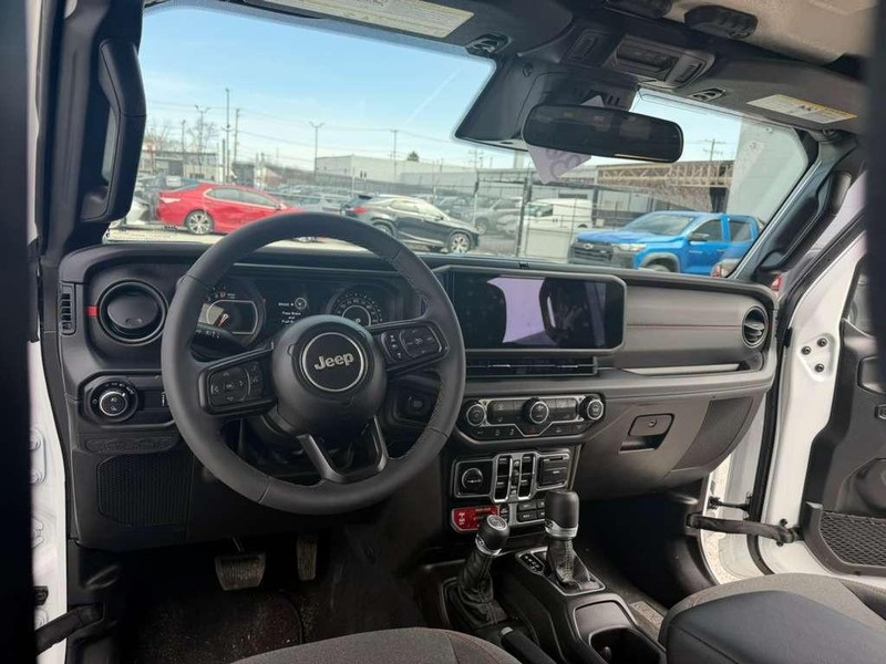 Jeep Gladiator Vehicle Full-screen Gallery Image 18