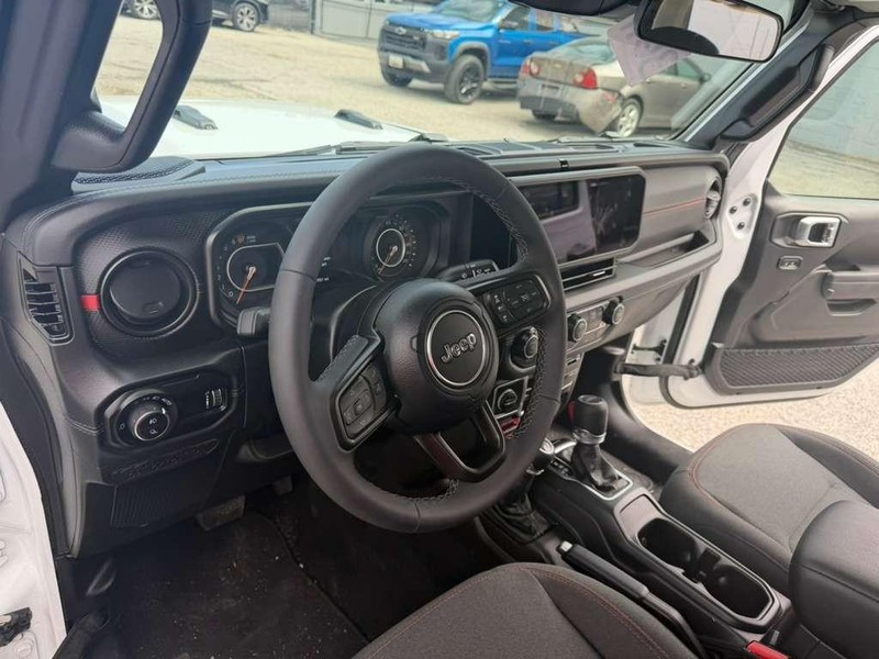 Jeep Gladiator Vehicle Full-screen Gallery Image 19