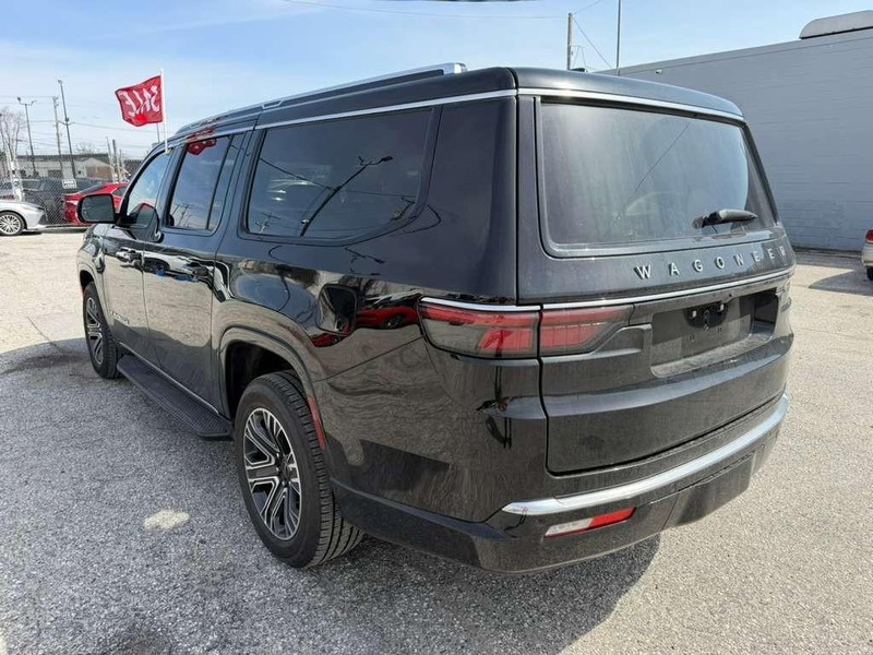 Jeep Wagoneer L Vehicle Full-screen Gallery Image 15