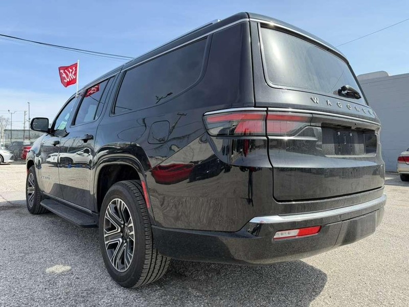 Jeep Wagoneer L Vehicle Full-screen Gallery Image 16