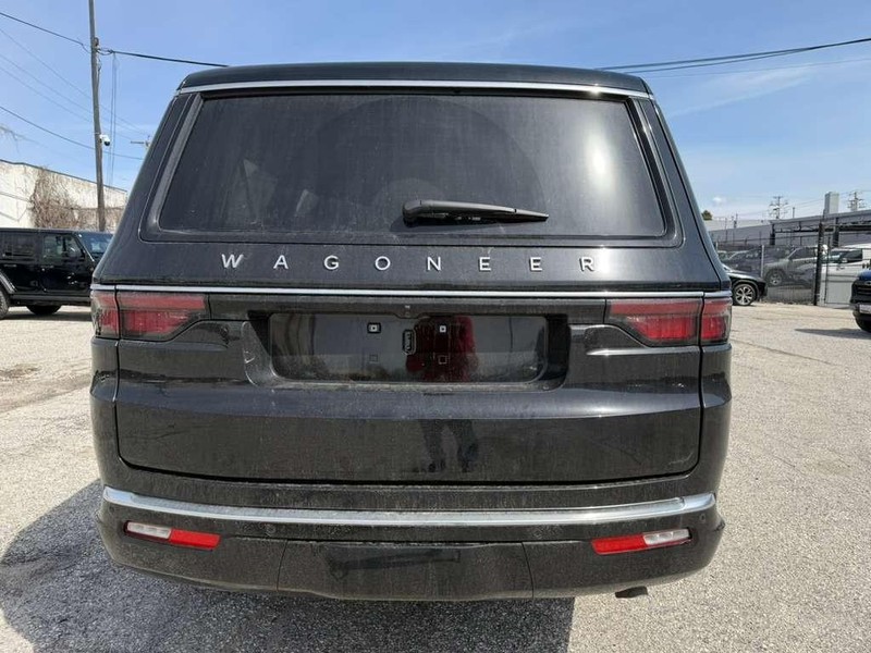 Jeep Wagoneer L Vehicle Full-screen Gallery Image 17