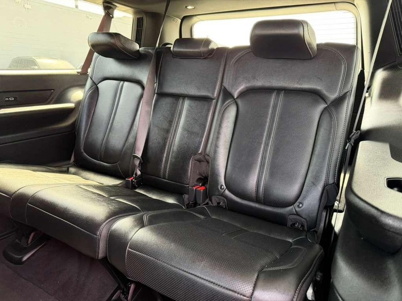 Jeep Wagoneer L Vehicle Full-screen Gallery Image 20