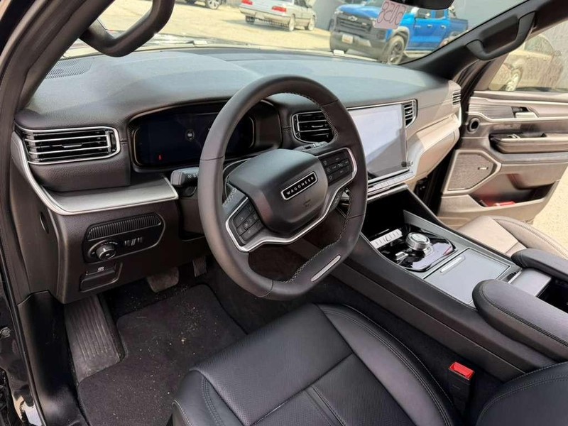 Jeep Wagoneer L Vehicle Full-screen Gallery Image 21