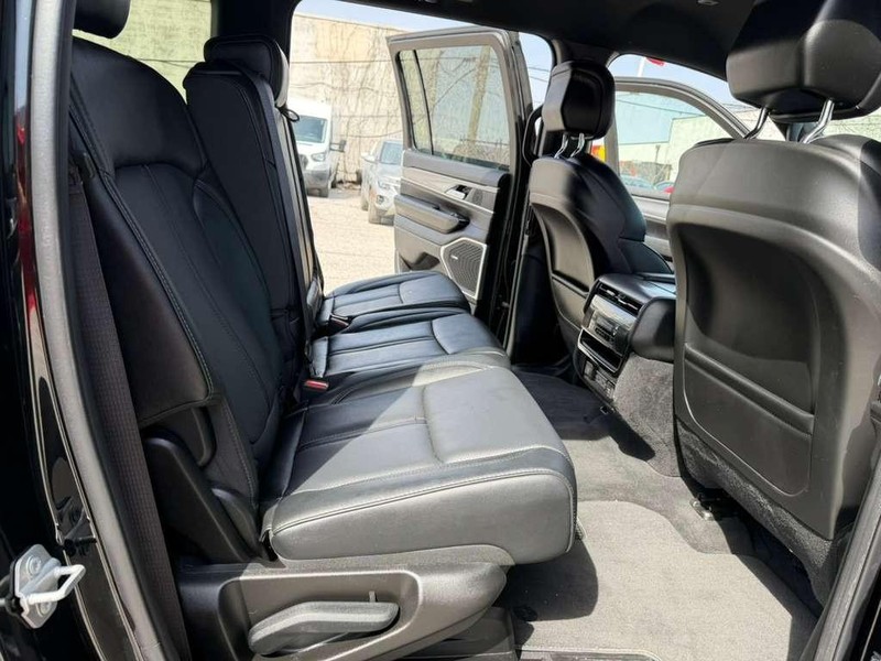 Jeep Wagoneer L Vehicle Full-screen Gallery Image 23