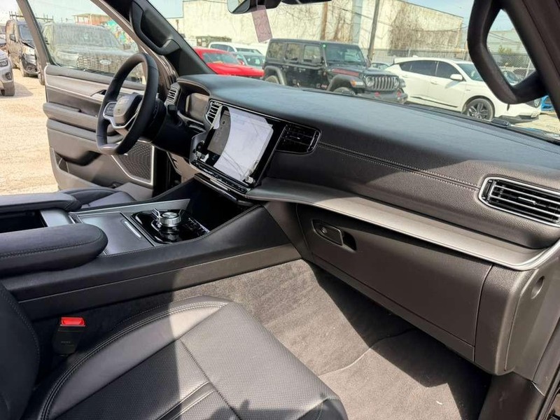 Jeep Wagoneer L Vehicle Full-screen Gallery Image 25