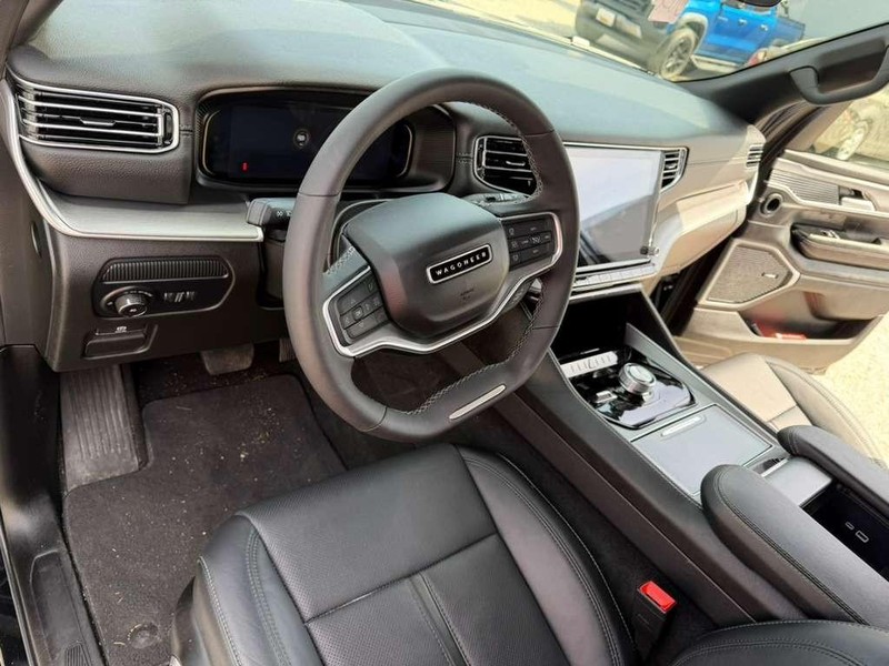 Jeep Wagoneer L Vehicle Full-screen Gallery Image 29