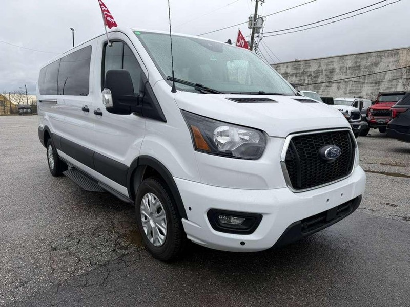 Ford Transit Passenger Wagon Vehicle Full-screen Gallery Image 4