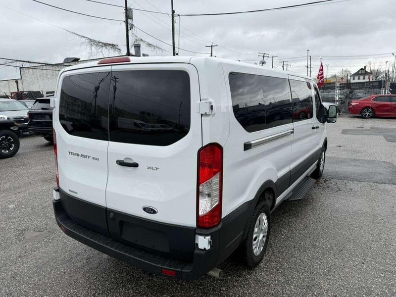 Ford Transit Passenger Wagon Vehicle Full-screen Gallery Image 8