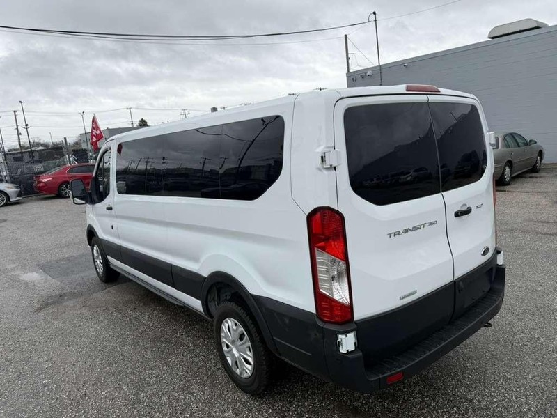 Ford Transit Passenger Wagon Vehicle Full-screen Gallery Image 12