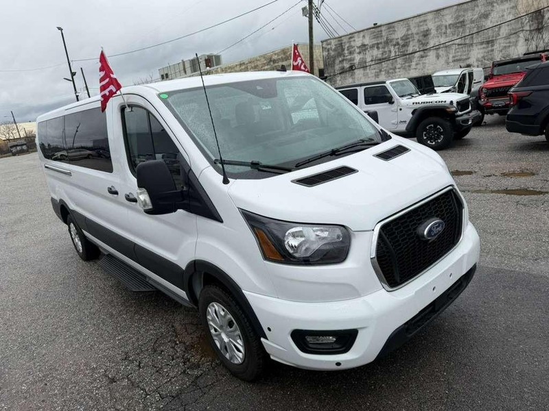 Ford Transit Passenger Wagon Vehicle Full-screen Gallery Image 13