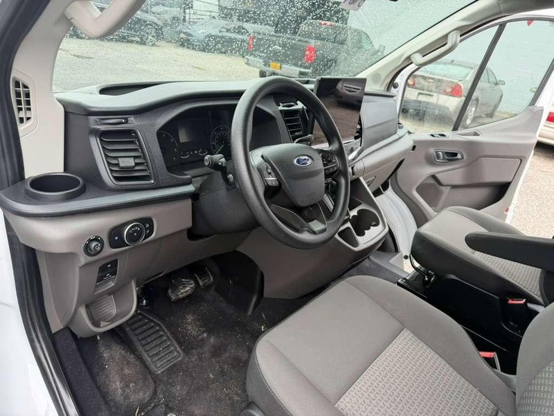 Ford Transit Passenger Wagon Vehicle Full-screen Gallery Image 17