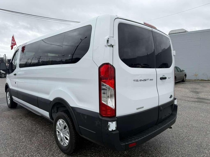 Ford Transit Passenger Wagon Vehicle Full-screen Gallery Image 21