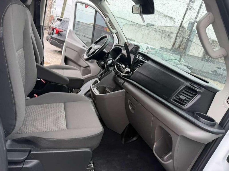 Ford Transit Passenger Wagon Vehicle Full-screen Gallery Image 22