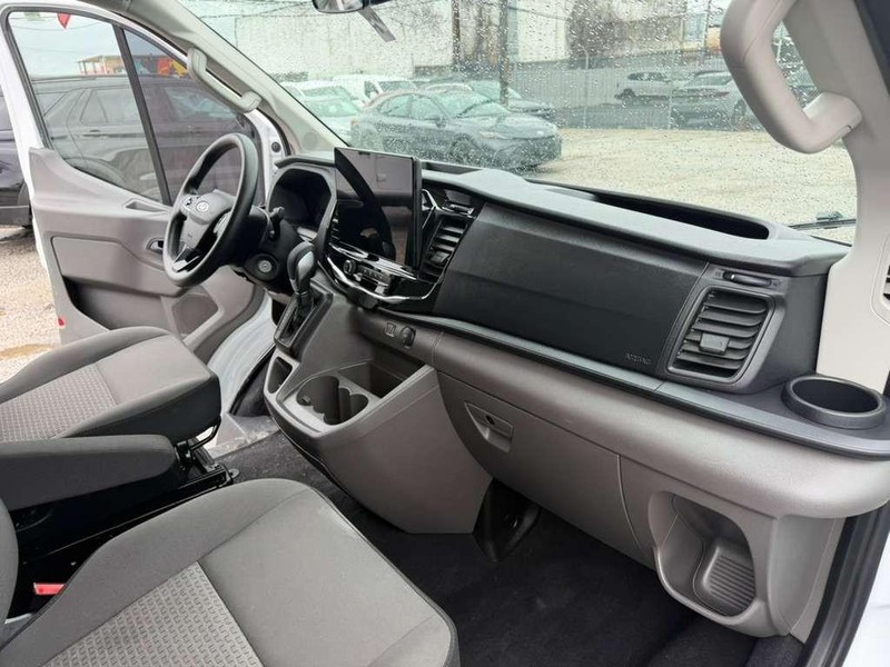 Ford Transit Passenger Wagon Vehicle Full-screen Gallery Image 24