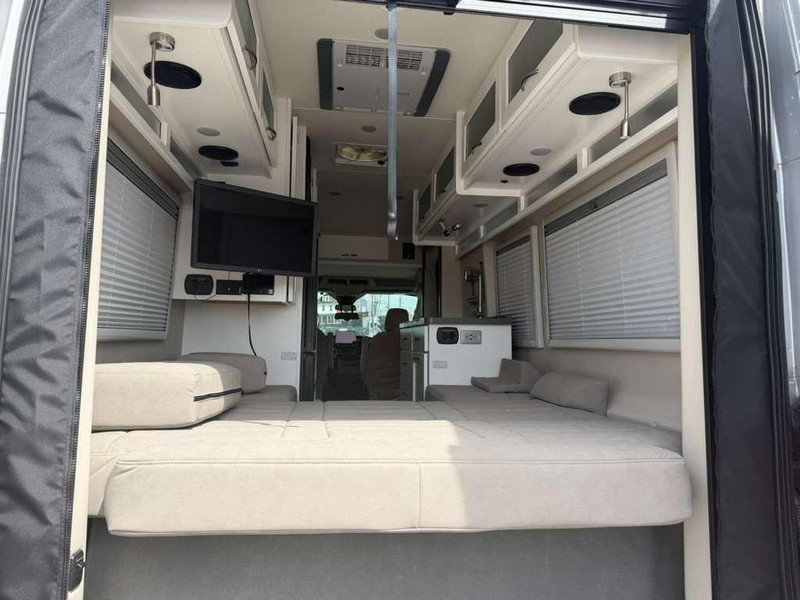 Ford Transit Cargo Van Vehicle Full-screen Gallery Image 15