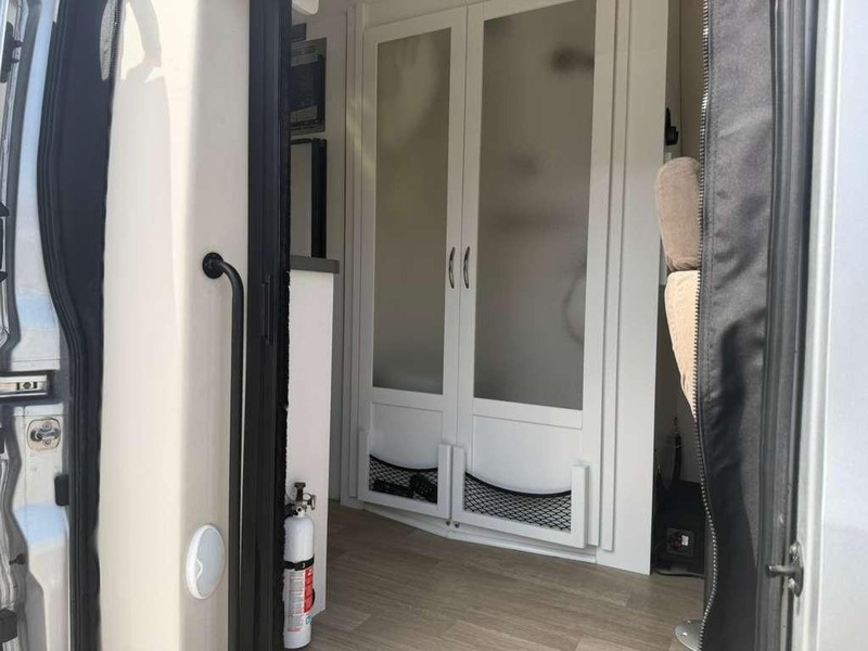 Ford Transit Cargo Van Vehicle Full-screen Gallery Image 19