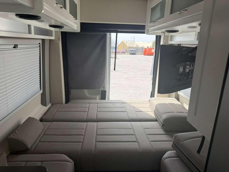 Ford Transit Cargo Van Vehicle Full-screen Gallery Image 27