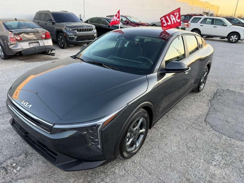 Kia K4 Vehicle Full-screen Gallery Image 2