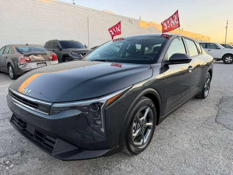 Kia K4 Vehicle Full-screen Gallery Image 3