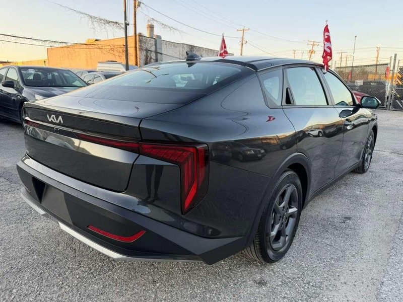 Kia K4 Vehicle Full-screen Gallery Image 9