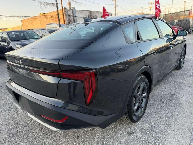 Kia K4 Vehicle Full-screen Gallery Image 11