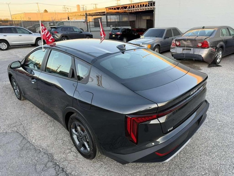 Kia K4 Vehicle Full-screen Gallery Image 15