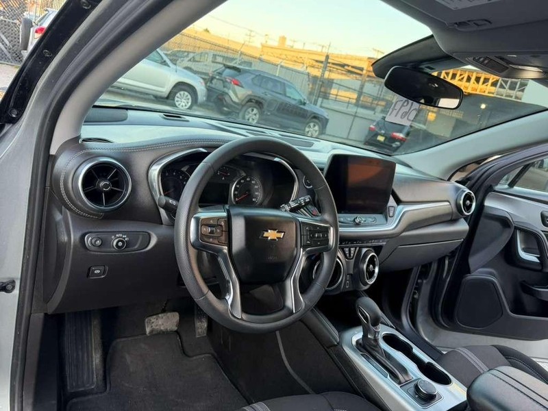 Chevrolet Blazer Vehicle Full-screen Gallery Image 18