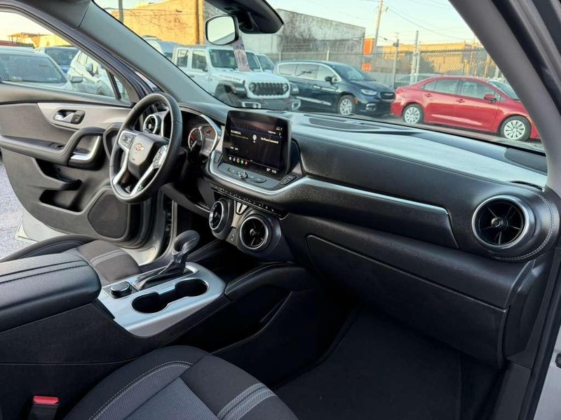 Chevrolet Blazer Vehicle Full-screen Gallery Image 26