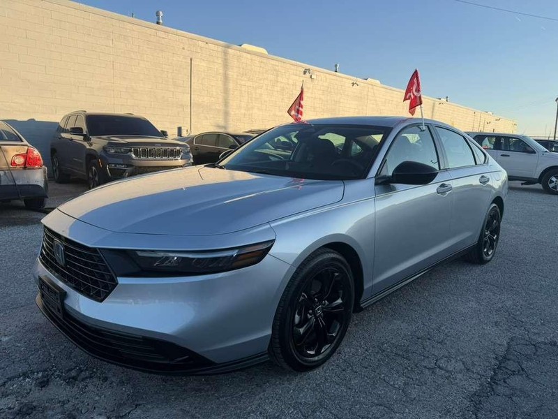 Honda Accord Sedan Vehicle Full-screen Gallery Image 3