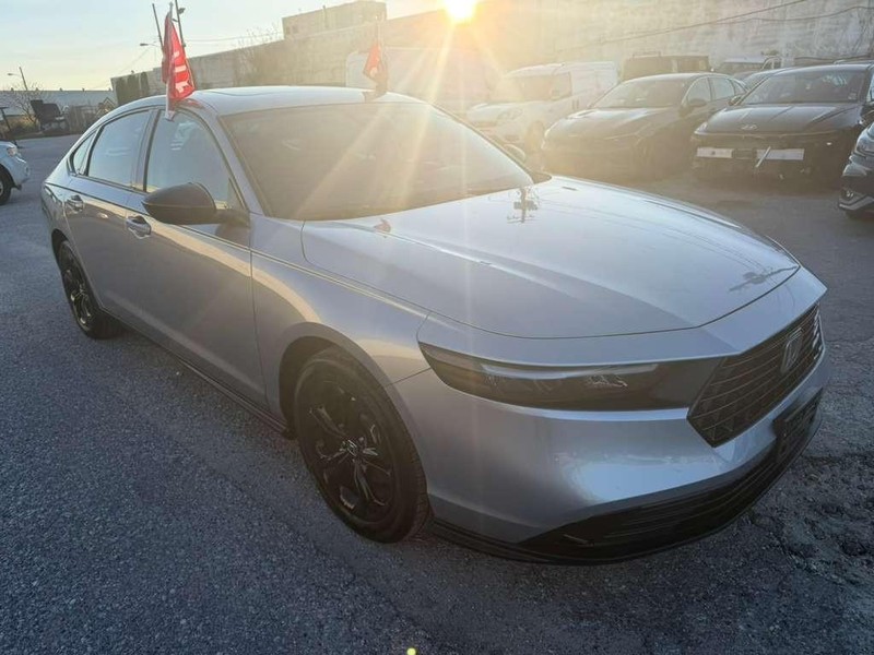 Honda Accord Sedan Vehicle Full-screen Gallery Image 4