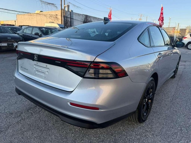 Honda Accord Sedan Vehicle Full-screen Gallery Image 6