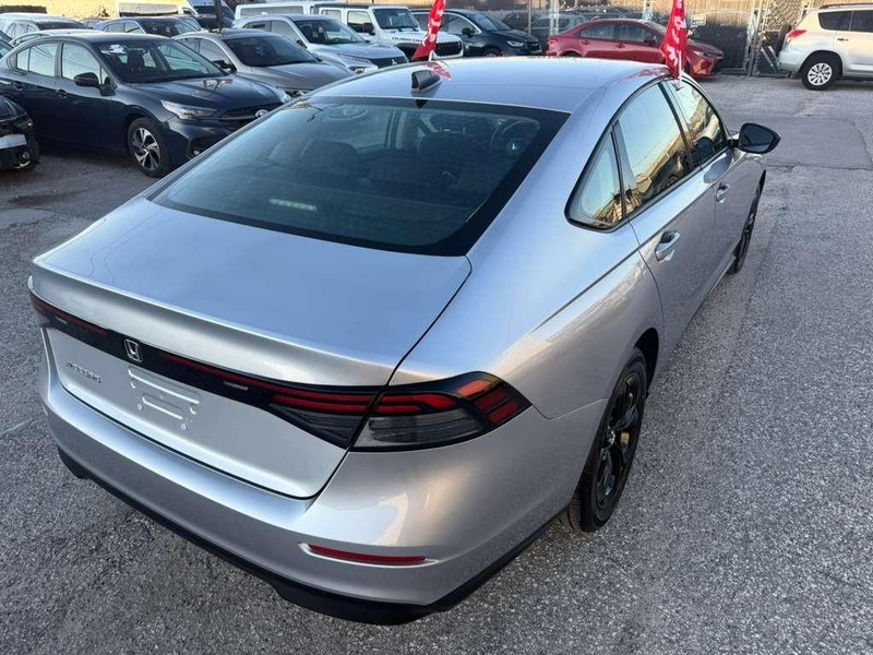 Honda Accord Sedan Vehicle Full-screen Gallery Image 7