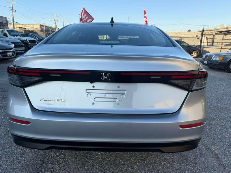 Honda Accord Sedan Vehicle Full-screen Gallery Image 10