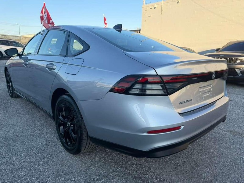 Honda Accord Sedan Vehicle Full-screen Gallery Image 13