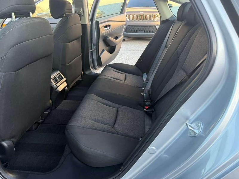 Honda Accord Sedan Vehicle Full-screen Gallery Image 18