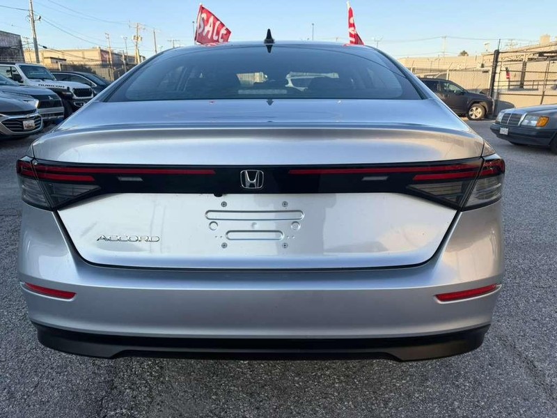 Honda Accord Sedan Vehicle Full-screen Gallery Image 20