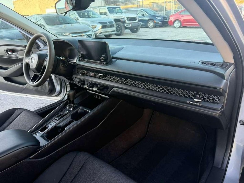 Honda Accord Sedan Vehicle Full-screen Gallery Image 21