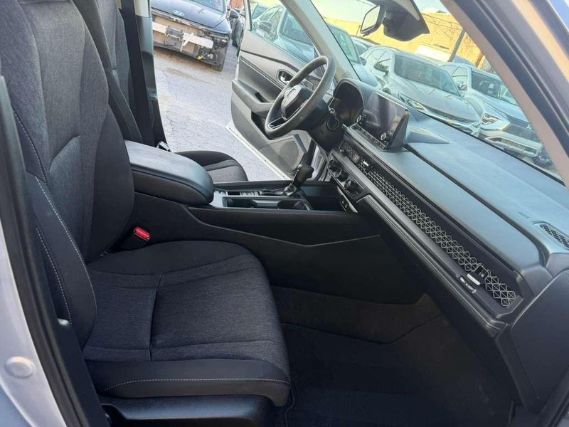 Honda Accord Sedan Vehicle Full-screen Gallery Image 25