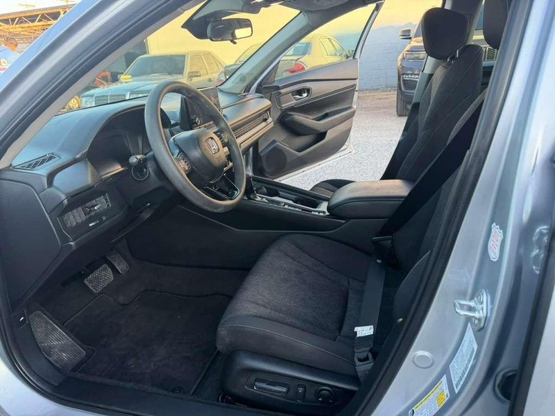 Honda Accord Sedan Vehicle Full-screen Gallery Image 26