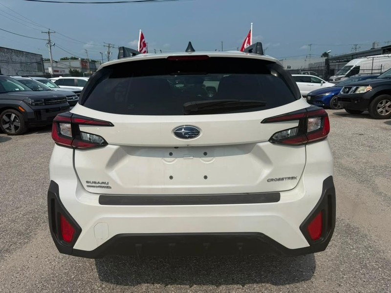 Subaru Crosstrek Vehicle Full-screen Gallery Image 8