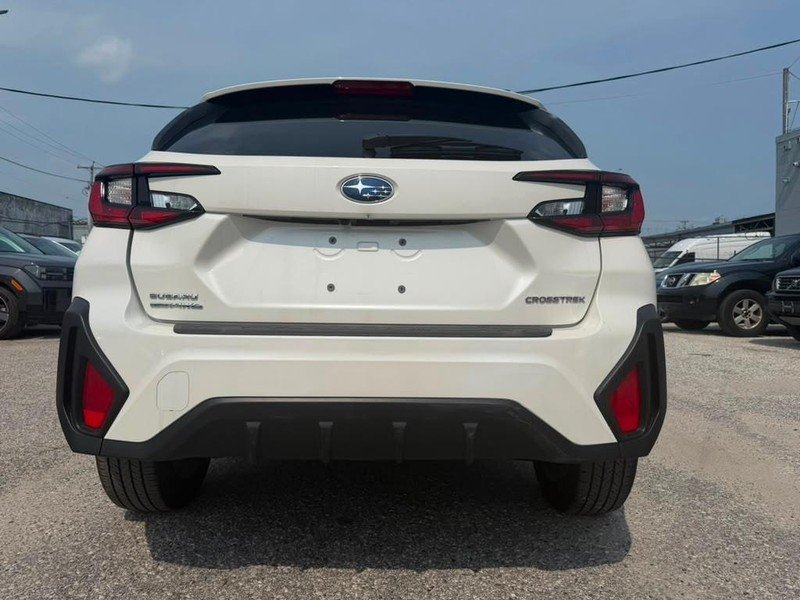 Subaru Crosstrek Vehicle Full-screen Gallery Image 9