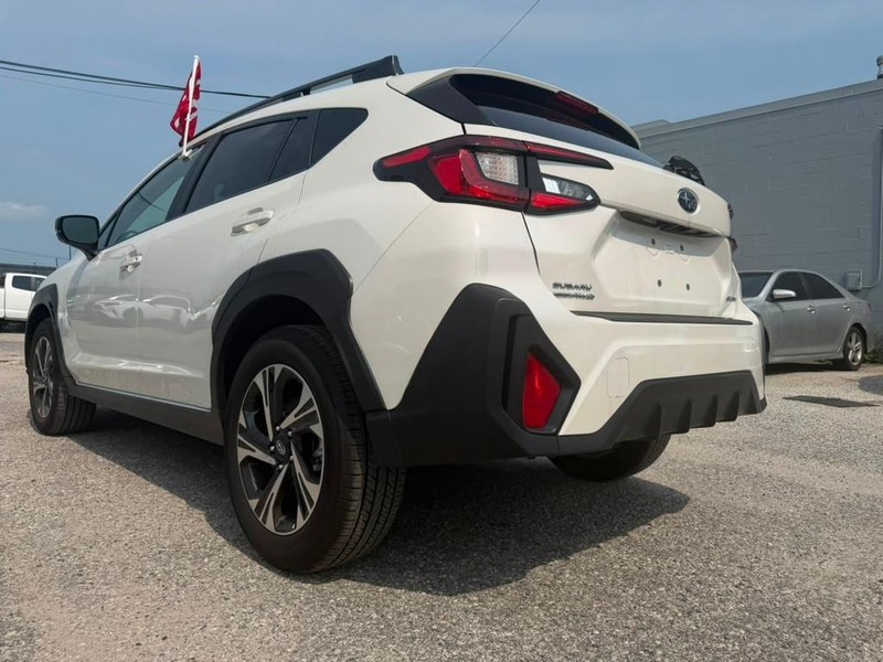 Subaru Crosstrek Vehicle Full-screen Gallery Image 11