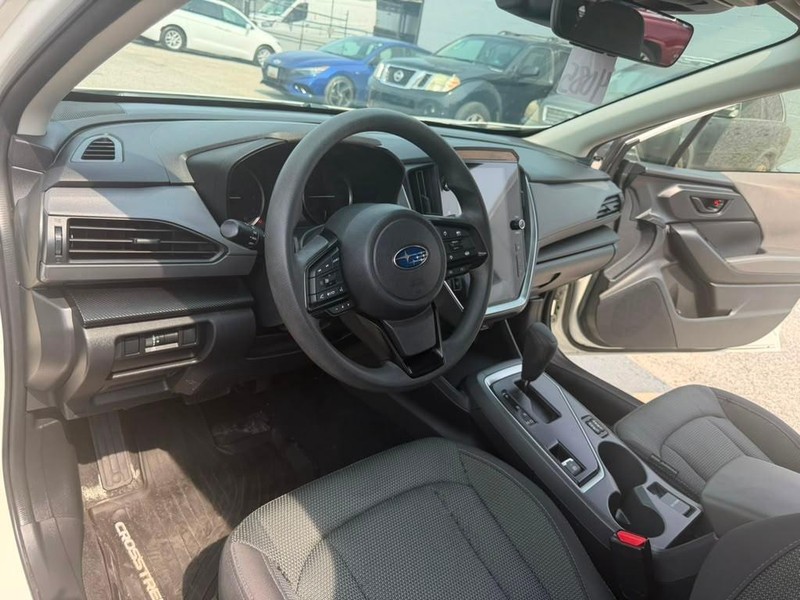 Subaru Crosstrek Vehicle Full-screen Gallery Image 14