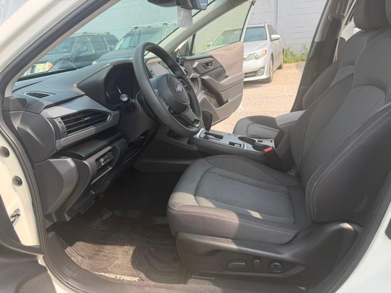 Subaru Crosstrek Vehicle Full-screen Gallery Image 15