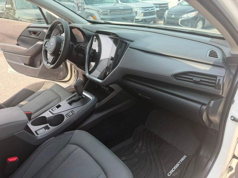 Subaru Crosstrek Vehicle Full-screen Gallery Image 17